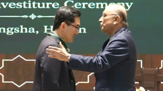 President Zardari confers Sitara-i-Pakistan on Prof. Pan Xiangbin in Changsha