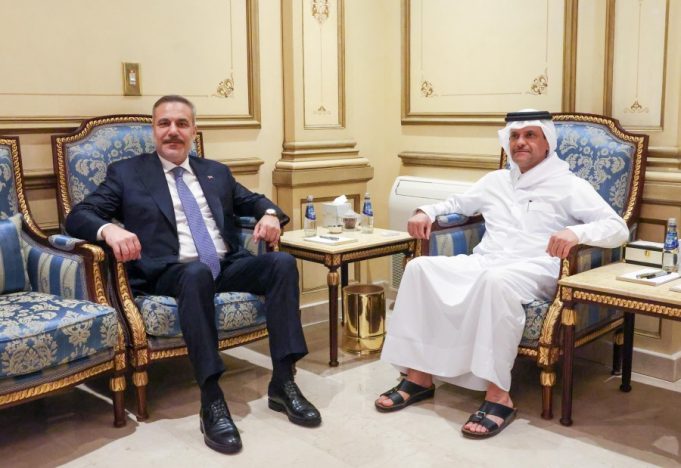 Hakan Fidan meets Qatari deputy prime minister in Doha