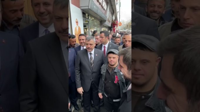 Turkish interior minister highlights role of shopkeepers in national unity during Tatvan visit