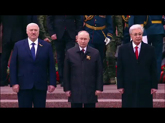 Putin, foreign leaders lay flowers at Tomb of Unknown Soldier after Victory Parade