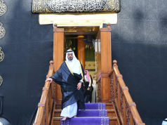 Deputy Governor Makkah washes Holy Kaaba on behalf of King Salman