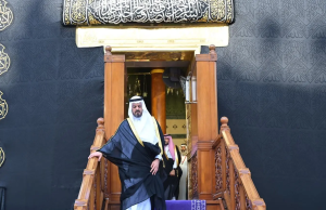 Deputy Governor Makkah washes Holy Kaaba on behalf of King Salman