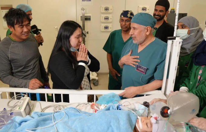 Saudi medical team successfully separates Filipino conjoined twins