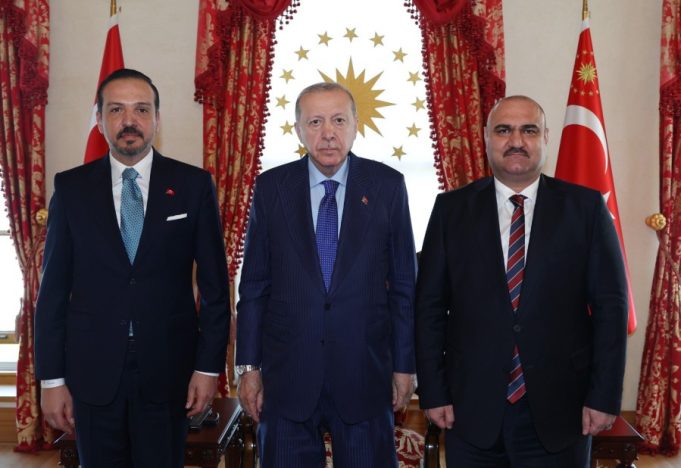 Turkish President Recep Tayyip Erdoğan receives Kirkuk Governor Mehmet Seman Ağa during a meeting at the Presidential Dolmabahçe Working Office in Istanbul, where the two sides discussed matters of mutual interest and regional significance.