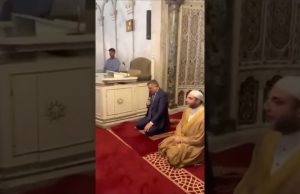 Turkish Interior Minister Mustafa Çiftçi recites the Holy Qur’an at Syria’s historic Umayyad Mosque