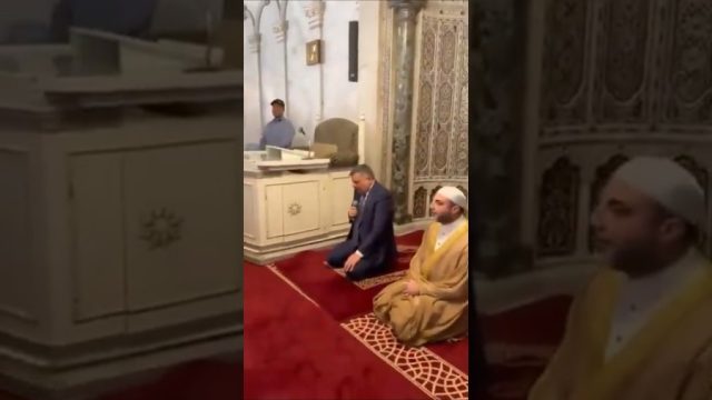 Turkish Interior Minister Mustafa Çiftçi recites the Holy Qur’an at Syria’s historic Umayyad Mosque