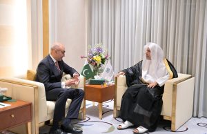 MWL chief, Pakistan envoy discuss strengthening bilateral cooperation