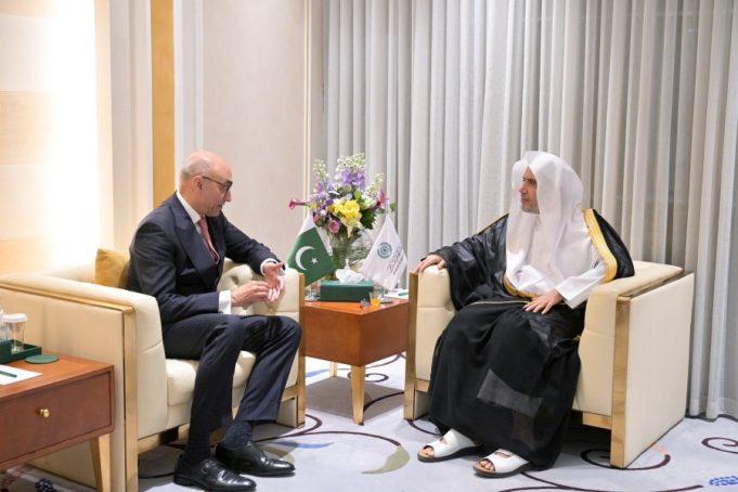 MWL chief, Pakistan envoy discuss strengthening bilateral cooperation