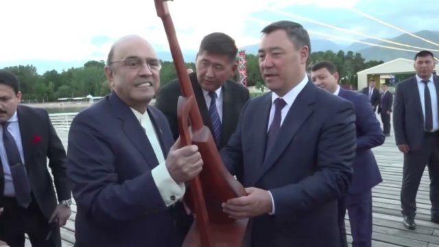 President Zardari visits Rukh Ordo Cultural Center, lauds Kyrgyz heritage