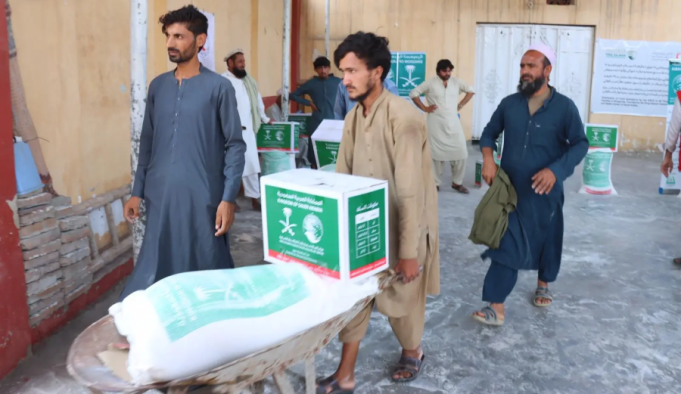 KSrelief distributes 49 food baskets to flood victims in Afghanistan