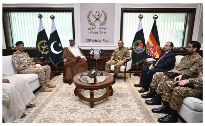 Field Marshal Syed Asim Munir, NI (M), HJ, COAS & CDF, accompanied by Lieutenant General Muhammad Asim Malik, DG ISI and Pakistan’s National Security Adviser, holds delegation-level talks with Sheikh Abdullah Ali Abdullah Al-Saleem Al-Sabah, Kuwait’s Minister of Defence, accompanied by Lieutenant General Khalid Darj Saad Al-Shriaan, Chief of General Staff of the Armed Forces of Kuwait, at General Headquarters (GHQ), Rawalpindi.