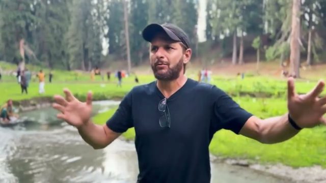 Shahid Afridi calls for cleaner tourist destinations, pledges cricket pitch