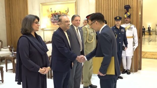 President Zardari receives credentials from ambassadors-designate of Italy, South Korea