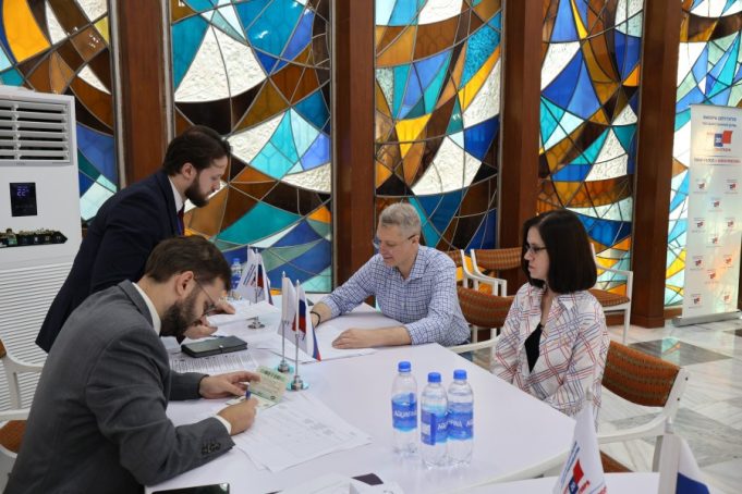 130 Russian citizens cast ballots at embassy in Islamabad